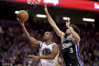 篮球场上的 篮球场上的