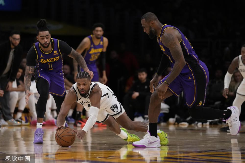 “澎湃”是怎么设计出来的？亚冬会火炬设计师解答央视新闻客户端.